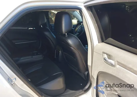 2019 Chrysler 300 Touring z USA, uszkodzony, nr VIN 2C3CCAAG3KH654483